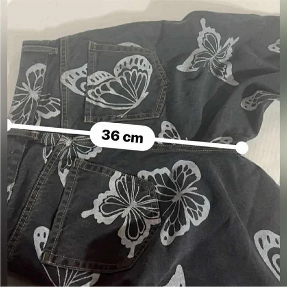 PACSUN High Rise Straight Leg
Cropped Raw Hem Butterfly
Black Jeans Size 27 - Picture 6 of 15